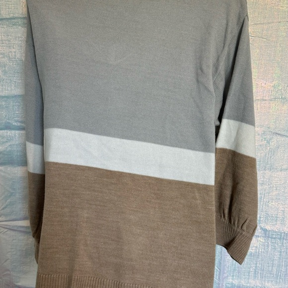 Lane Bryant plus size Sweater. Color block. Size 26/28. Gray/White/Tan. V neck - Picture 4 of 7